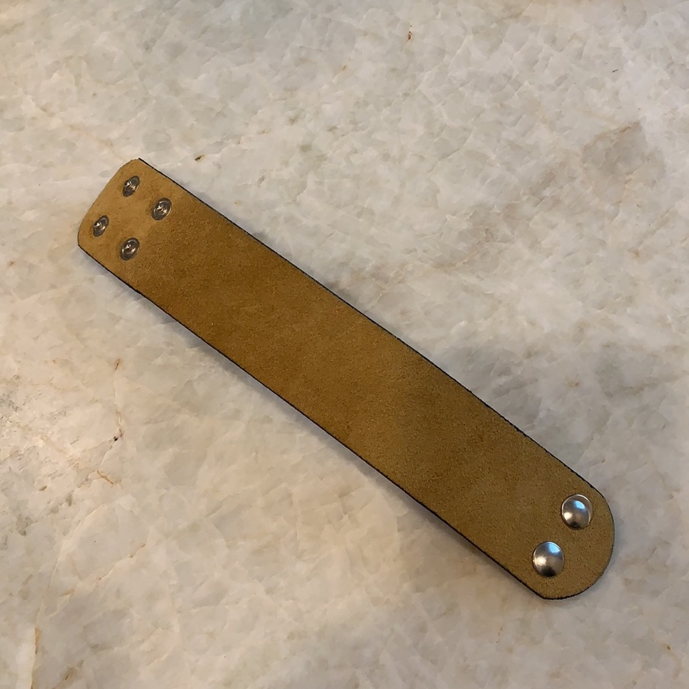 Suede leather cuff - Picture 2 of 3